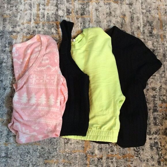 BUNDLE OF 4 SUPER CUTE, SIZE MEDIUM CROP TOPS! - Picture 2 of 7